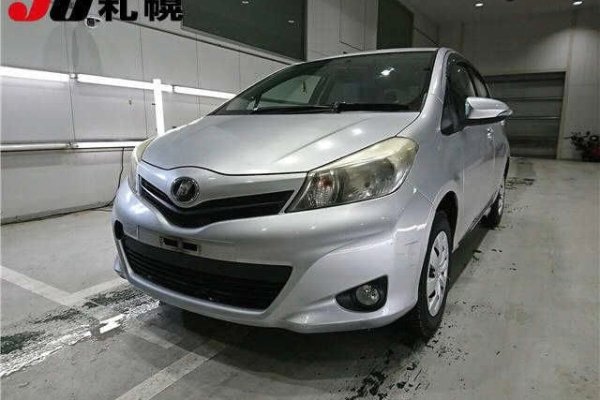 TOYOTA VITZ 1.3  4WD