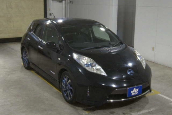 NISSAN LEAF AZE0