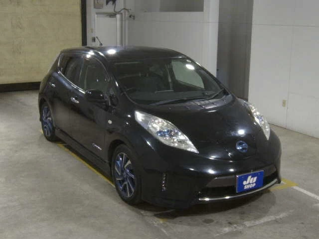 NISSAN LEAF AZE0