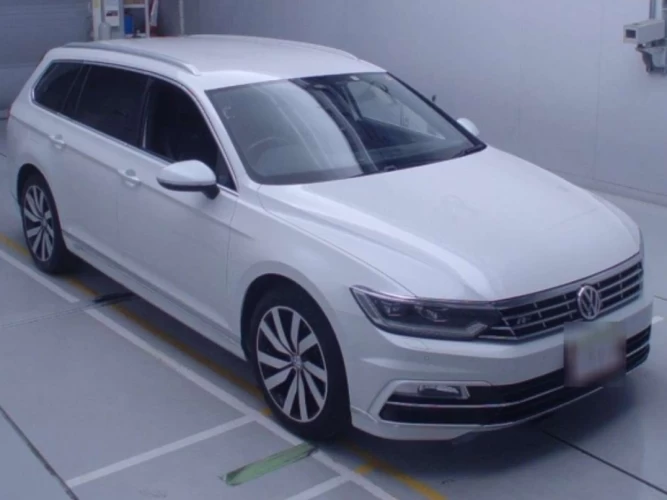 VOLKSWAGEN PASSAT VARIANT  R-Line